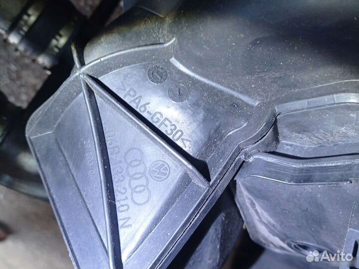 VW Passat B5 Коллектор впускной 1.8 06B133210M