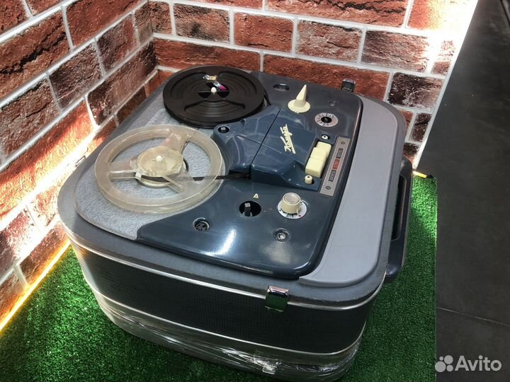 Z.11188 Катушечный магнитофон Комета мг-201М