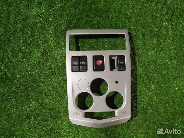 Накладка консоли Renault Logan седан 1.4 2007