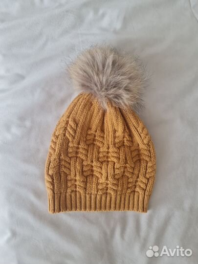 Шапка женская с меховым помпоном