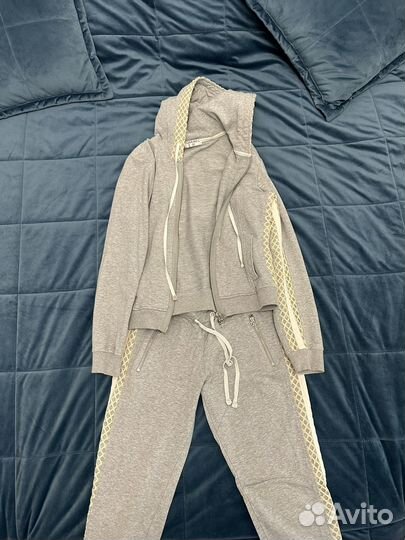 Костюм спортивный