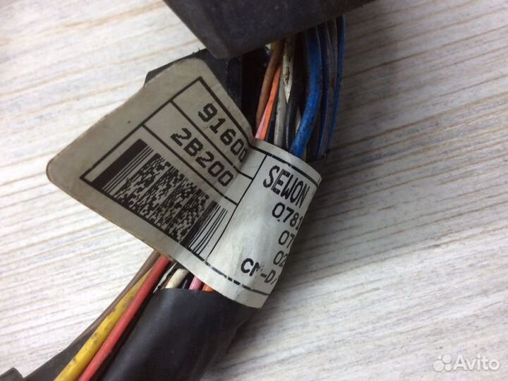 Проводка (коса) двери передняя левая Hyundai Santa