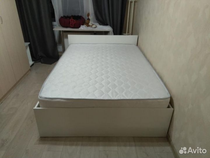 Кровать с матрасом 1400х2000