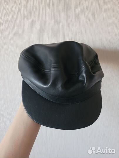 Кепка кожаная женская