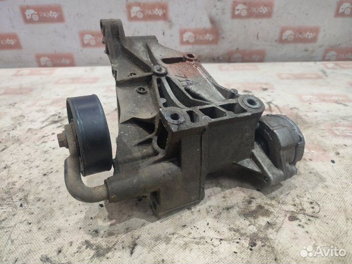 Кронштейн Volkswagen Passat B4 2E 1995