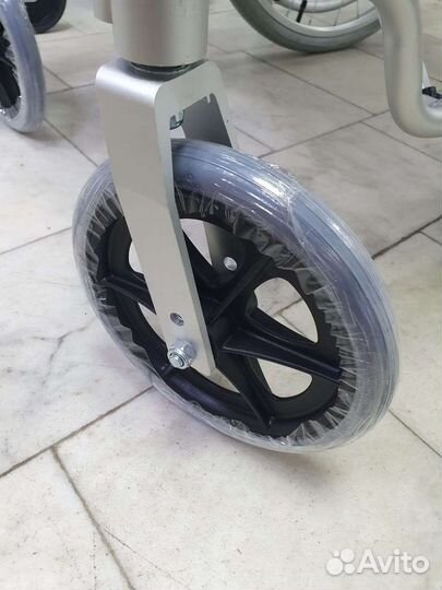 Инвалидная коляска новая