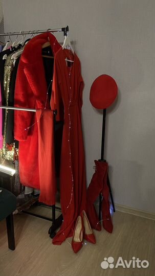 Шуба красная, белая, пудра