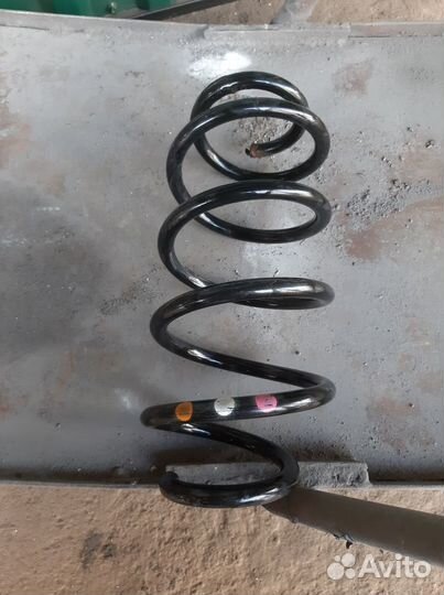 Пружина на superb передняя