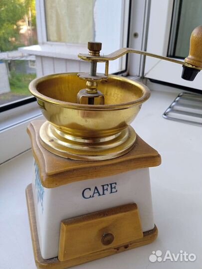 Кофемолка ручная жерновая