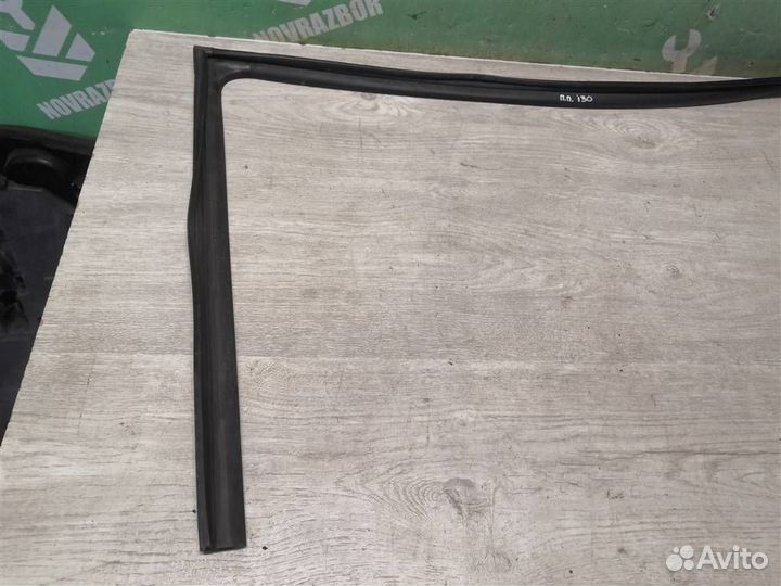 Уплотнитель стекла двери Хендай i30 12-17