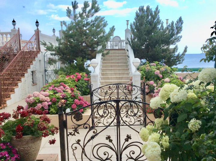 Дом 292 м² на участке 2 сот.