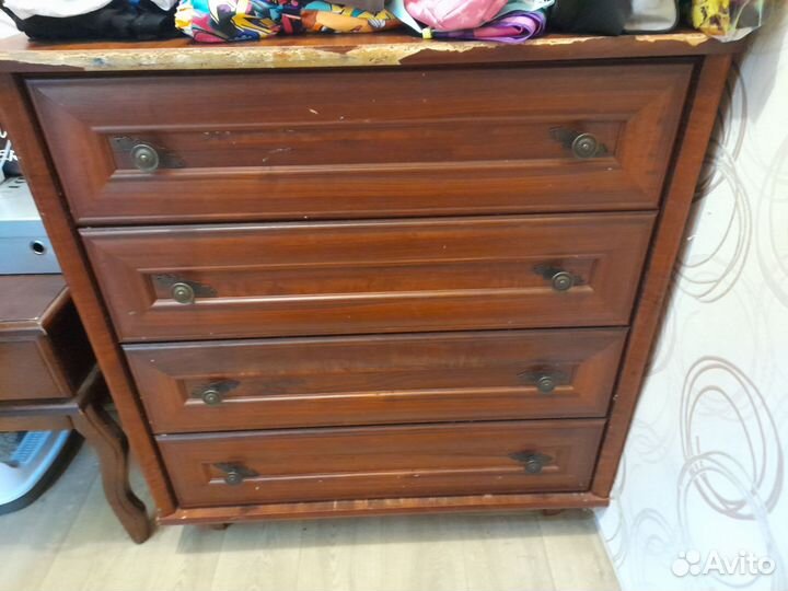 Комод,зеркало,тумбочка