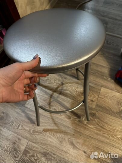 Стул и табурет сломанные