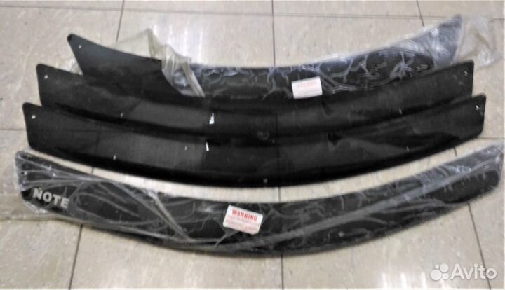 Дефлектор капота Nissan Note E11 SG-3467DS