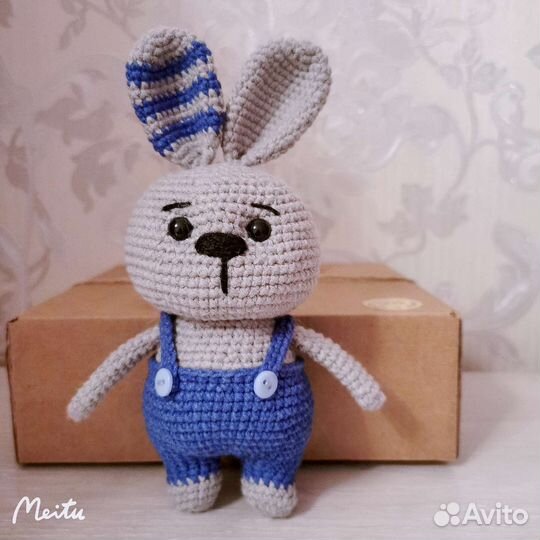 Вязаный зайчик