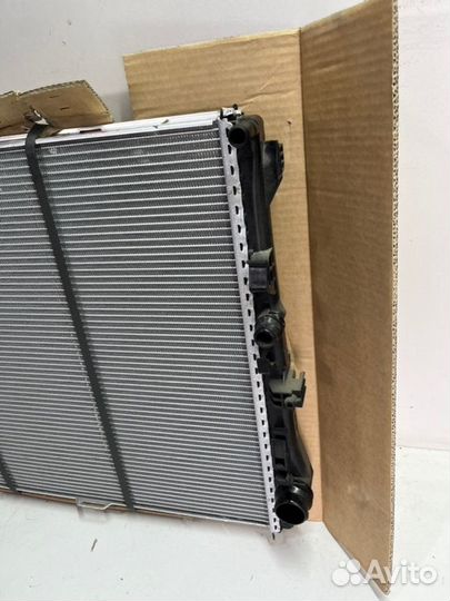 Радиатор охлаждения передний Mercedes Benz E-Class