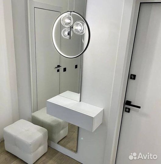 Прихожая с комодом