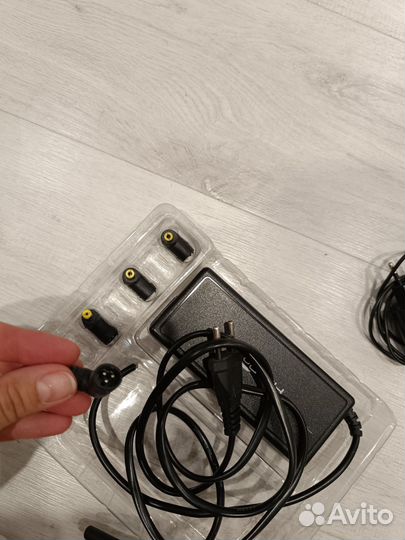 Универсальный адаптер для ноутбука