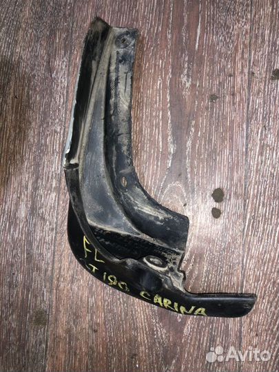 Брызговик передний левый Toyota Carina AT190 2C