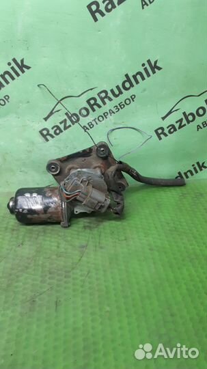 Моторчик стеклоочистителя передний Nissan Primera