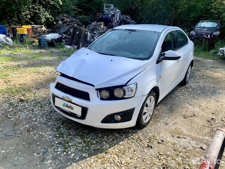 Chevrolet Aveo 1.6 МТ, 2012, битый, 180 000 км