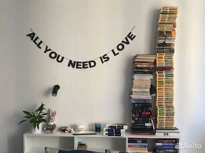 Надпись с днём рождения, черные буквы