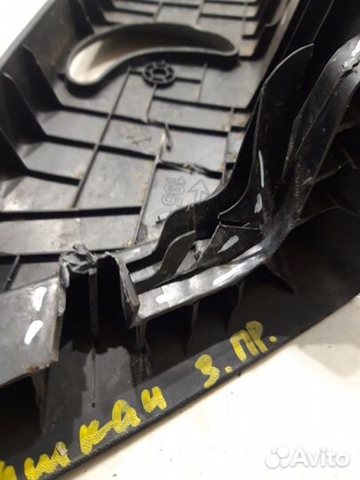 Накладка салона (задняя, правая) (Hyundai Tucson)