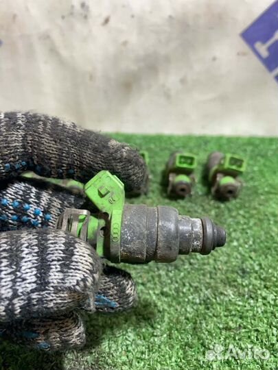 Форсунка топливная Audi A6 седан 2.4 AGA 1998