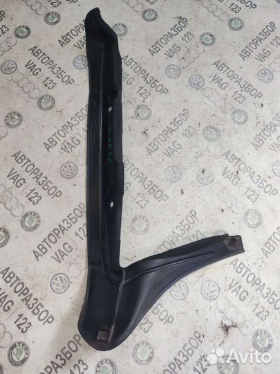 Пыльник крыла правый Audi A4 B8