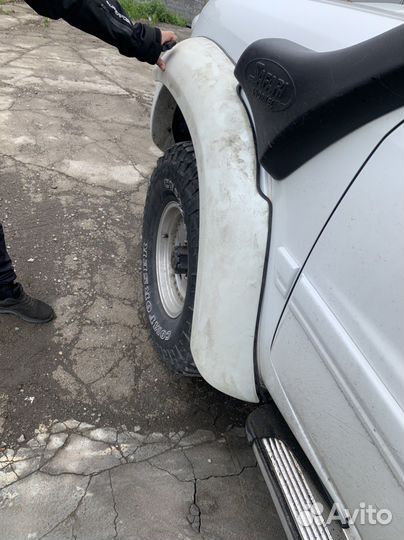 Продам комплект фендеров Ниссан Сафари 61