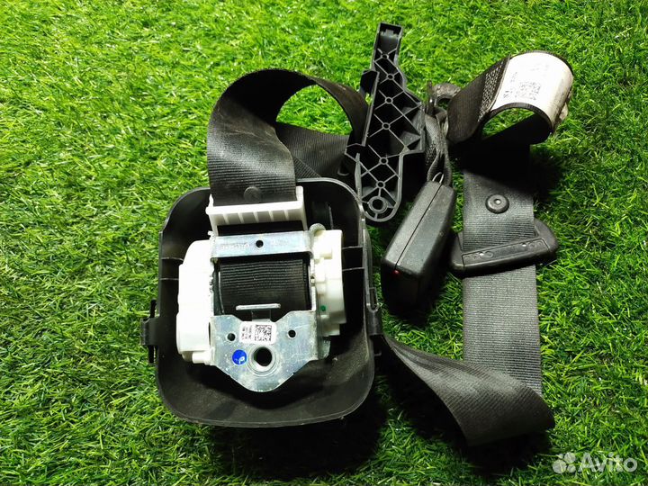 Ремень безопасности задний Volkswagen Jetta VI