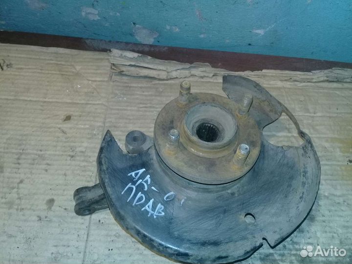 Кулак поворотный правый Nissan AD Y10 1997г