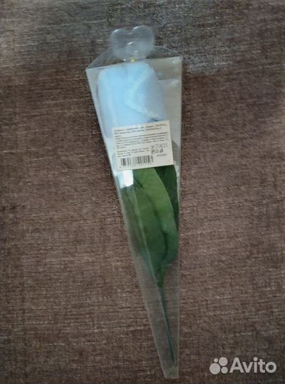 Шкатулка в форме пасхального яйца и цветок