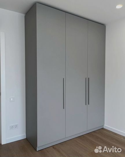 Шкаф распашной с зеркалом