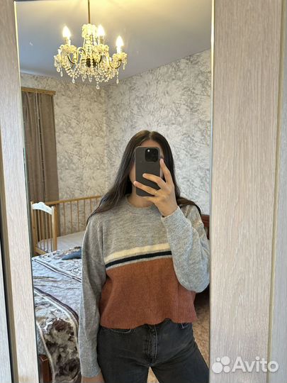 Свитер женский укороченный