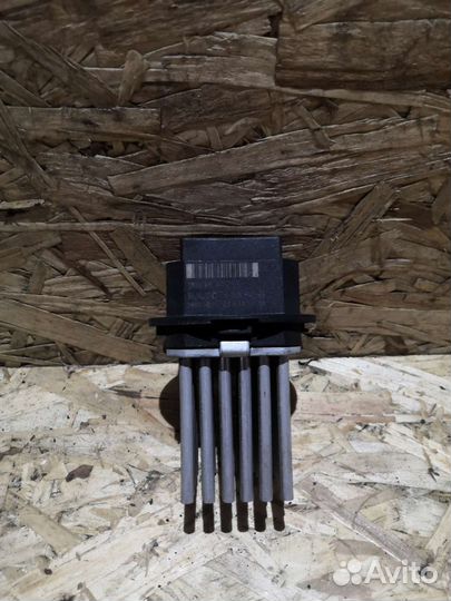 Резистор моторчика отопителя Volvo S60 2 2012