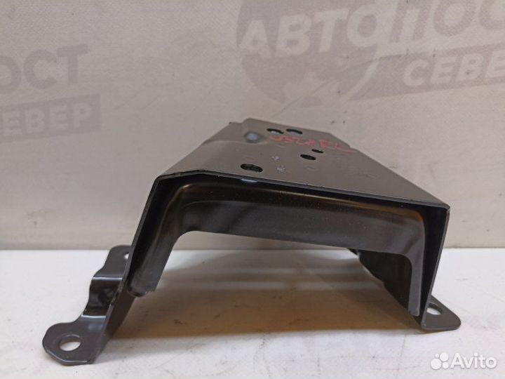 Кронштейн левый Volkswagen Touareg 7L AXQ 2006