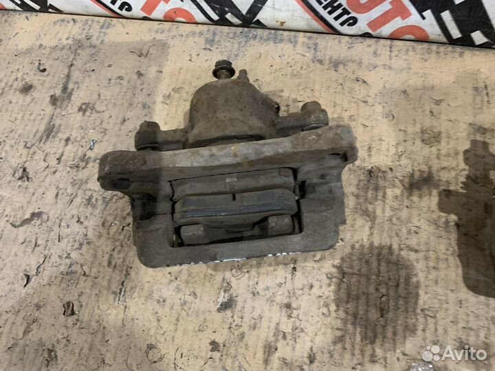 Суппорт задний левый правый Hyundai Santa Fe 1