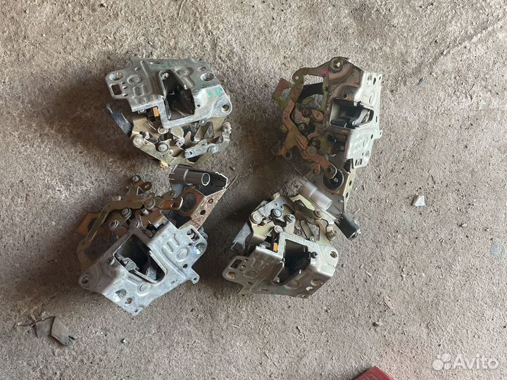 Замки двери w140