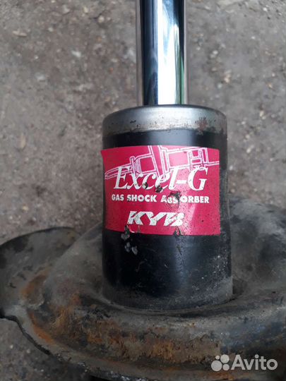 Амортизатор передний правый