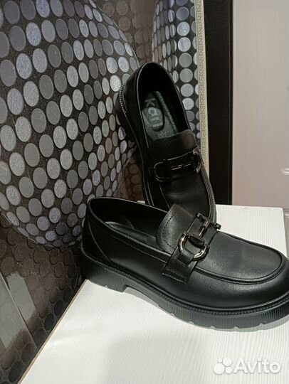 Лоферы женские