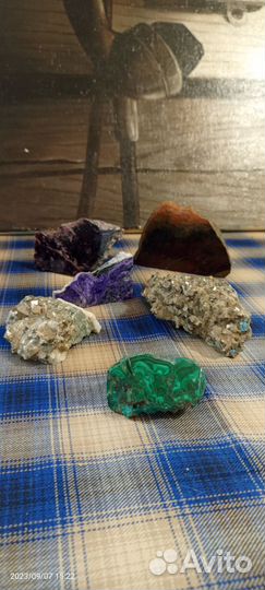 Камни и минералы коллекция