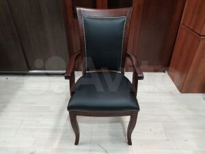 Кресло для переговорной (кожа/дерево) 12379