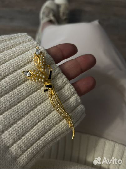 Изящная винтажная брошь С кристаллами и жемчугом