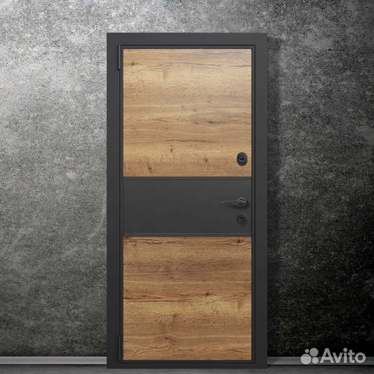 Входная дверь из массива дерева для дома