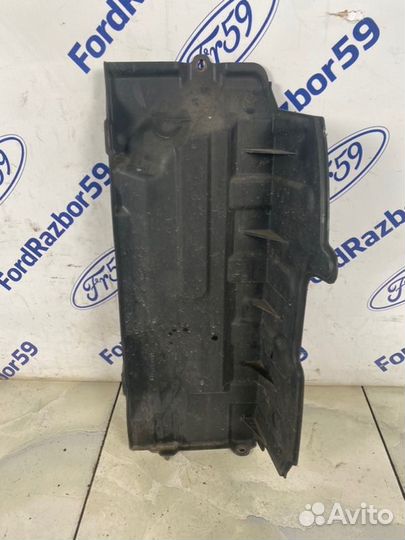 Дефлектор радиатора передний правый Suzuki Swift