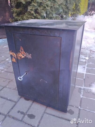 Продам сейф