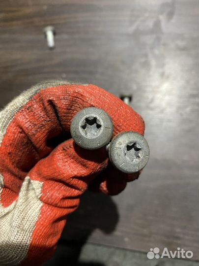 Болты заднего диска Harley-Davidson V-Rod 02-06