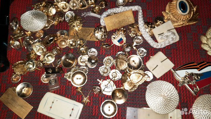 Погоны, петлицы, кокарды, пуговицы, эмблемы