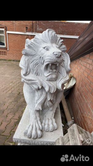 Скульптура рычащий лев (серый гранит)
